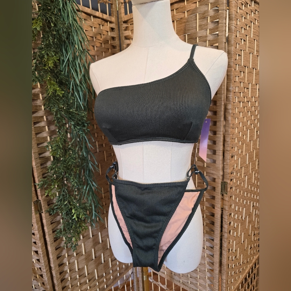 Molybell Green Two Piece